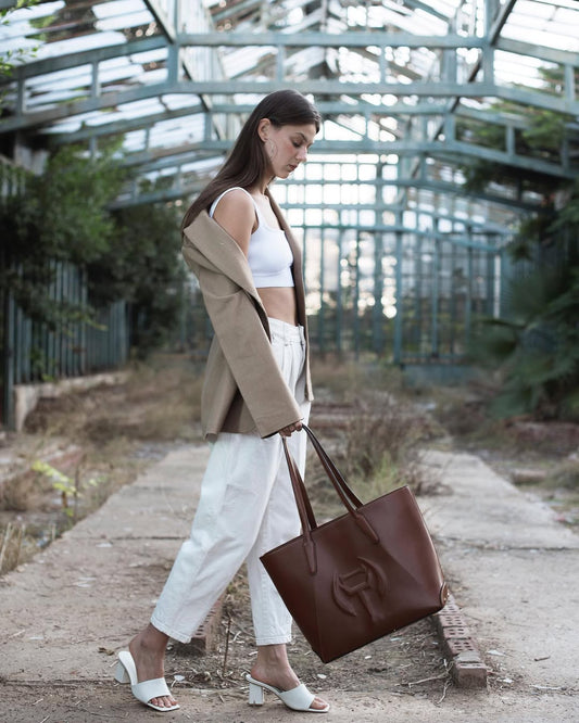 The entire tote bag in camel