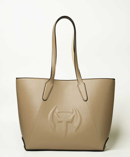 The entire tote bag in beige