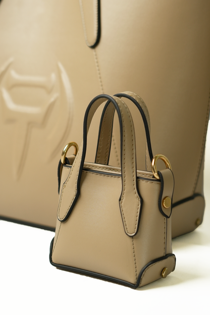 The entire tote bag in beige